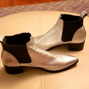 Dolce Vita Fashion Silver Bootie with Black Elastic Insert, Size 9 1/2